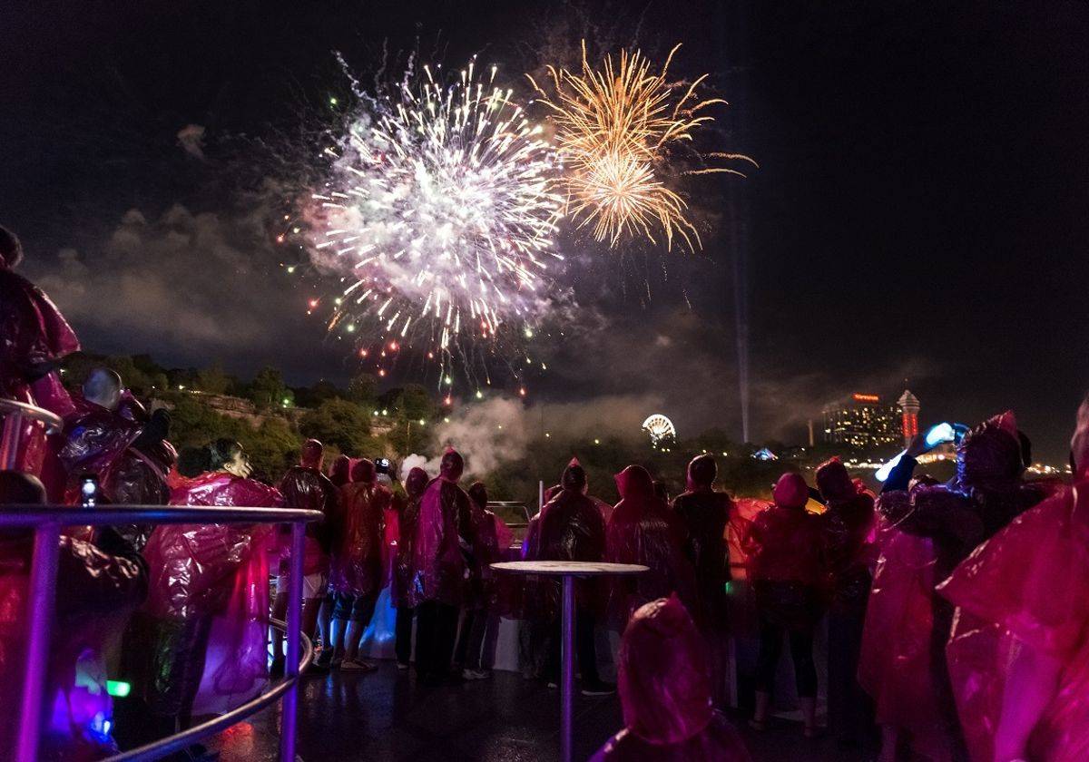 Night on Niagara Walking Tour with Fireworks Cruise + Dinner image 3