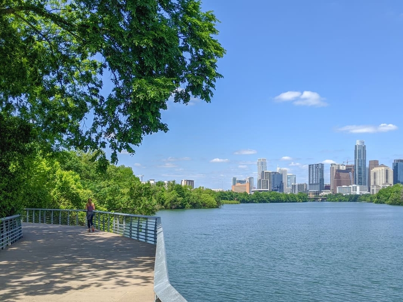 https://res.cloudinary.com/see-sight-tours/image/upload/v1646067549/strapi/Lady_Bird_Lake_2_Unsplash_59c5cce212.jpg
