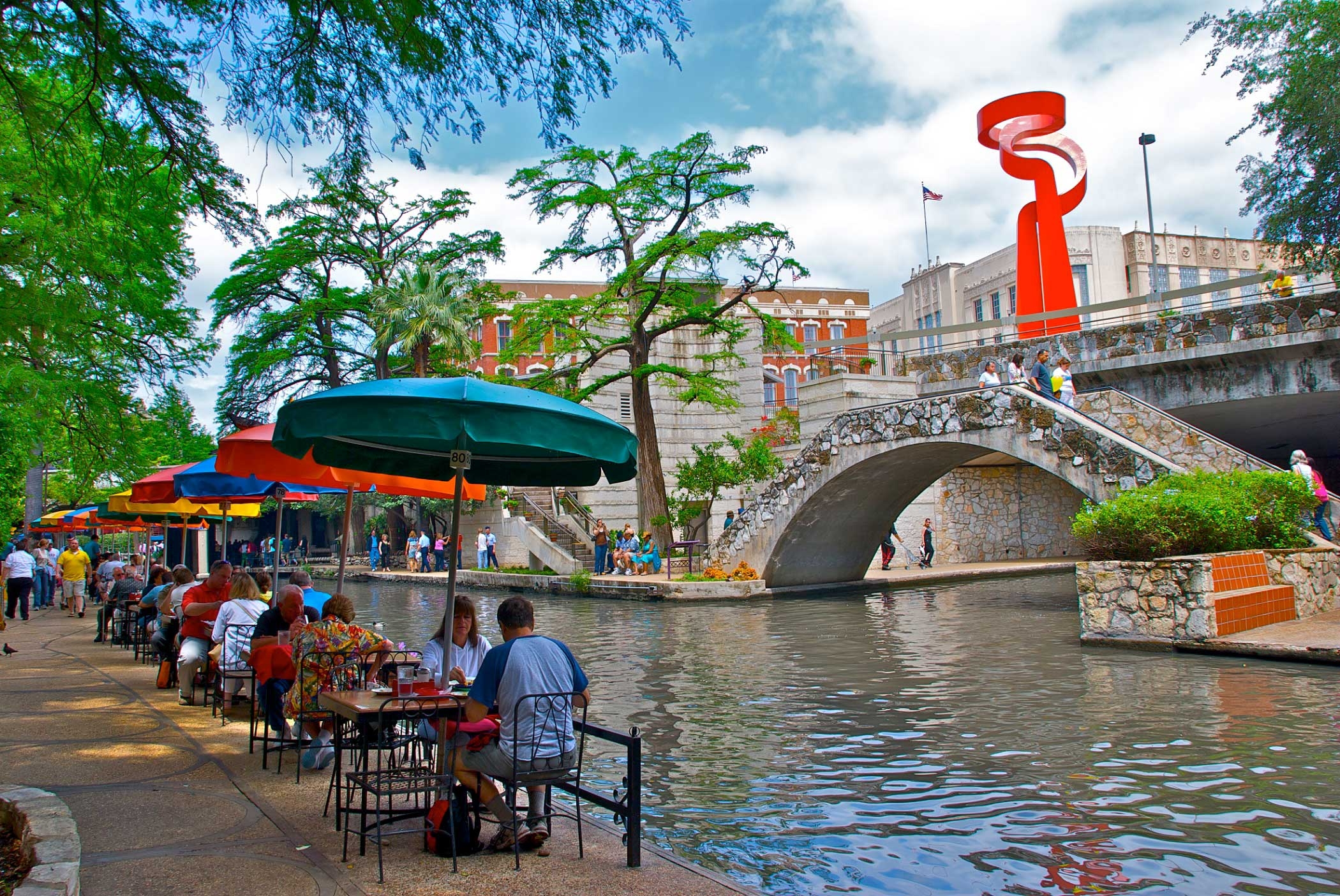 https://res.cloudinary.com/see-sight-tours/image/upload/v1672763867/strapi/1_river_torch_of_friendship_07b24596d6.jpg