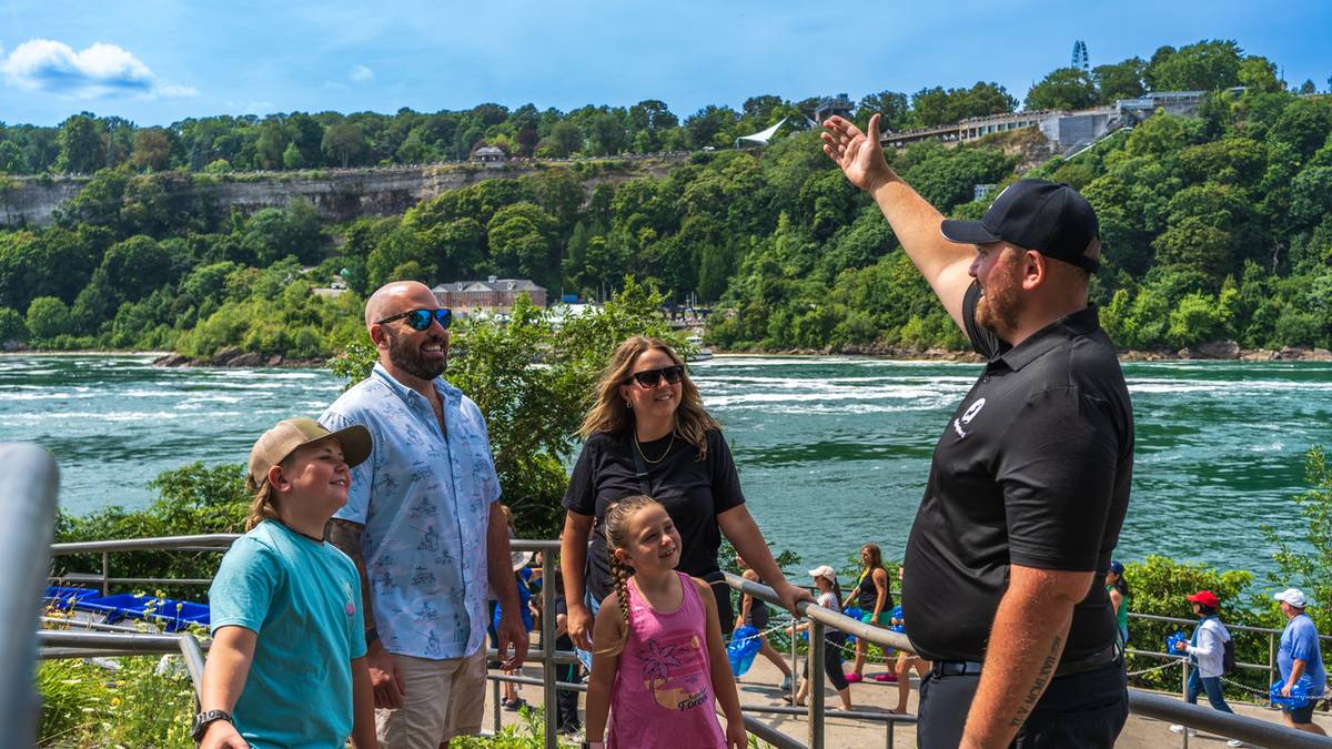 Epic Full Day Tour of Niagara Falls USA/Canada + Lunch image 3