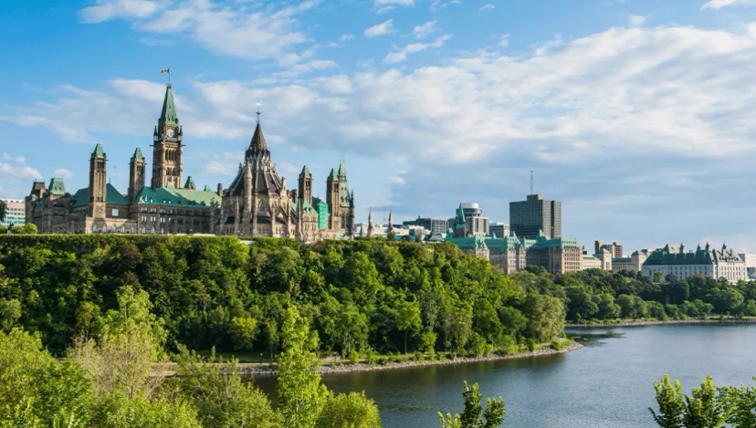 https://res.cloudinary.com/see-sight-tours/image/upload/v1738909525/strapi/Nepean_Point_Ottawa_53f5ed9329.webp