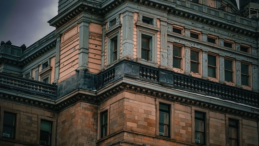 https://res.cloudinary.com/see-sight-tours/image/upload/v1745825413/strapi/City_Hall_Montreal_43db59f4a9.jpg